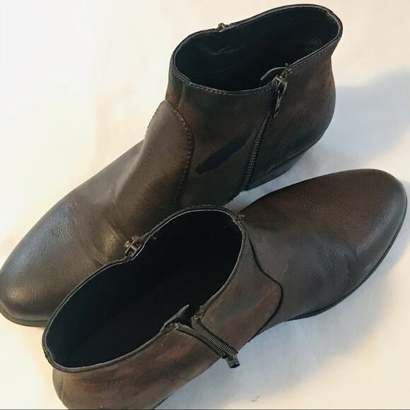 Bass Chocolate Brown Booties - Picture 2 of 7